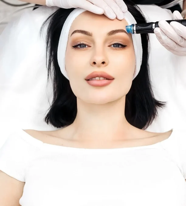 Hand performing ultrasonic cavitation on abdomen for fat reduction.